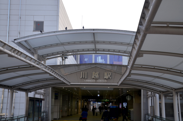 ベンチにも服を着た恐竜博士が設置されていて、写真スポットとなっています