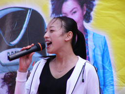 中国・女性アイドル熱唱
